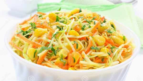 Салат витаминный из капусты и моркови — 8 рецептов