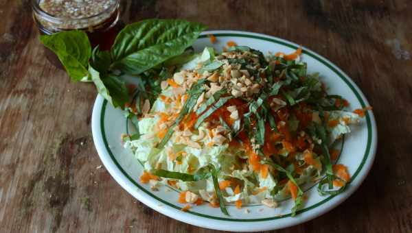 Салат с печеной капустой и рисом — просто и ново