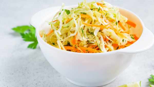 Салат из свежей капусты — 12 рецептов приготовления