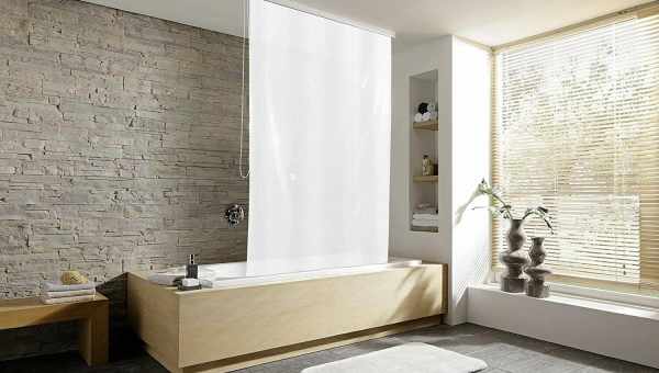 Что лучше стекло в ванную комнату или шторка?