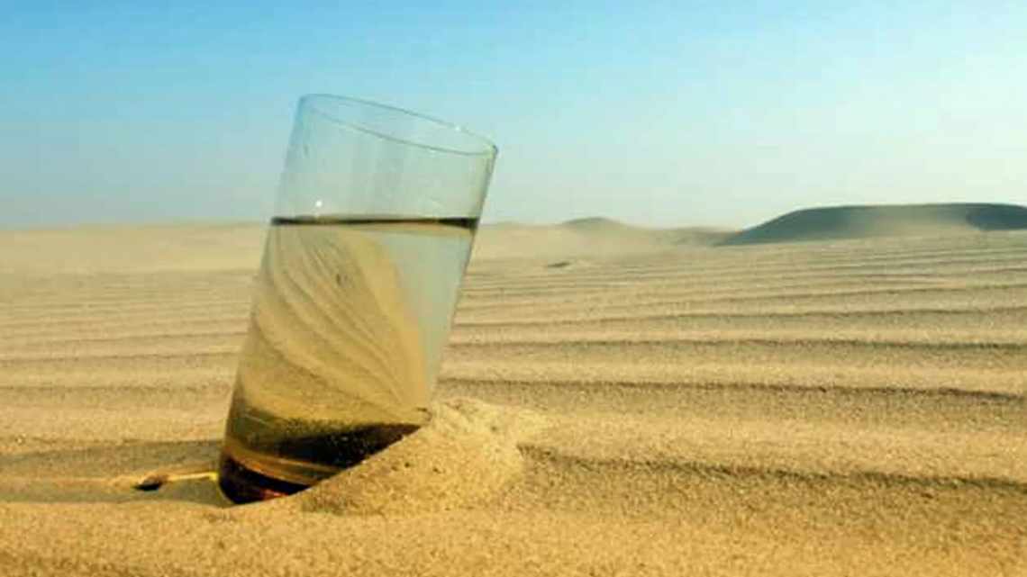 Недорогой гель собирает питьевую воду из сухого воздуха пустыни