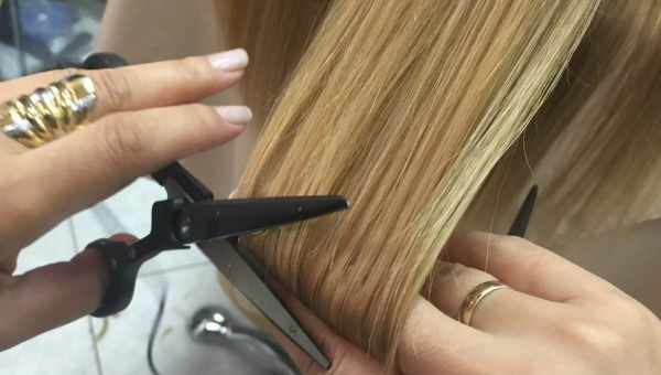 Как убрать секущиеся волосы по всей длине: чистка и удаление, как избавиться специальным аппаратом